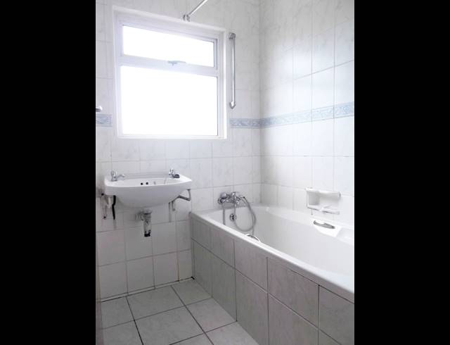 2 bed property to rent in CLAREMONT